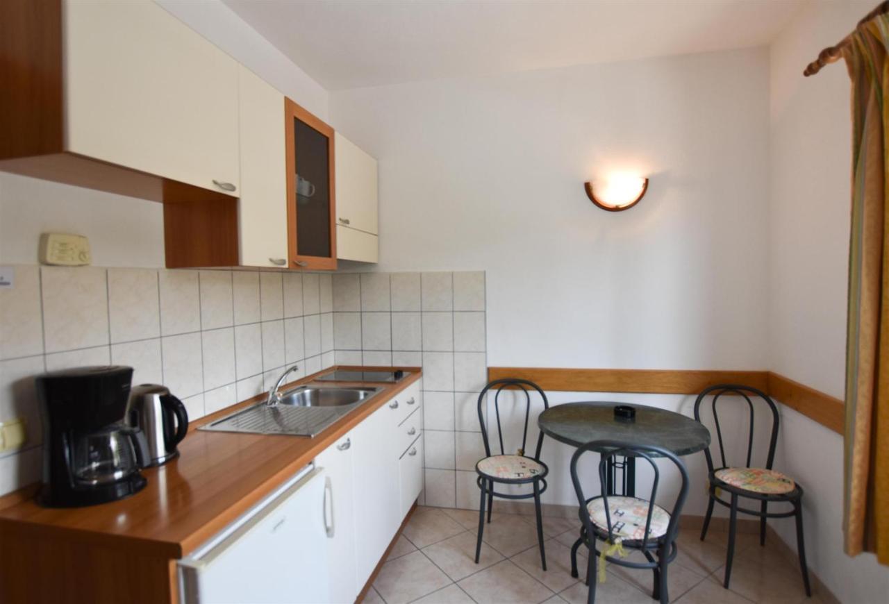 Apartments Karmen พรีมอชเตน ภายนอก รูปภาพ